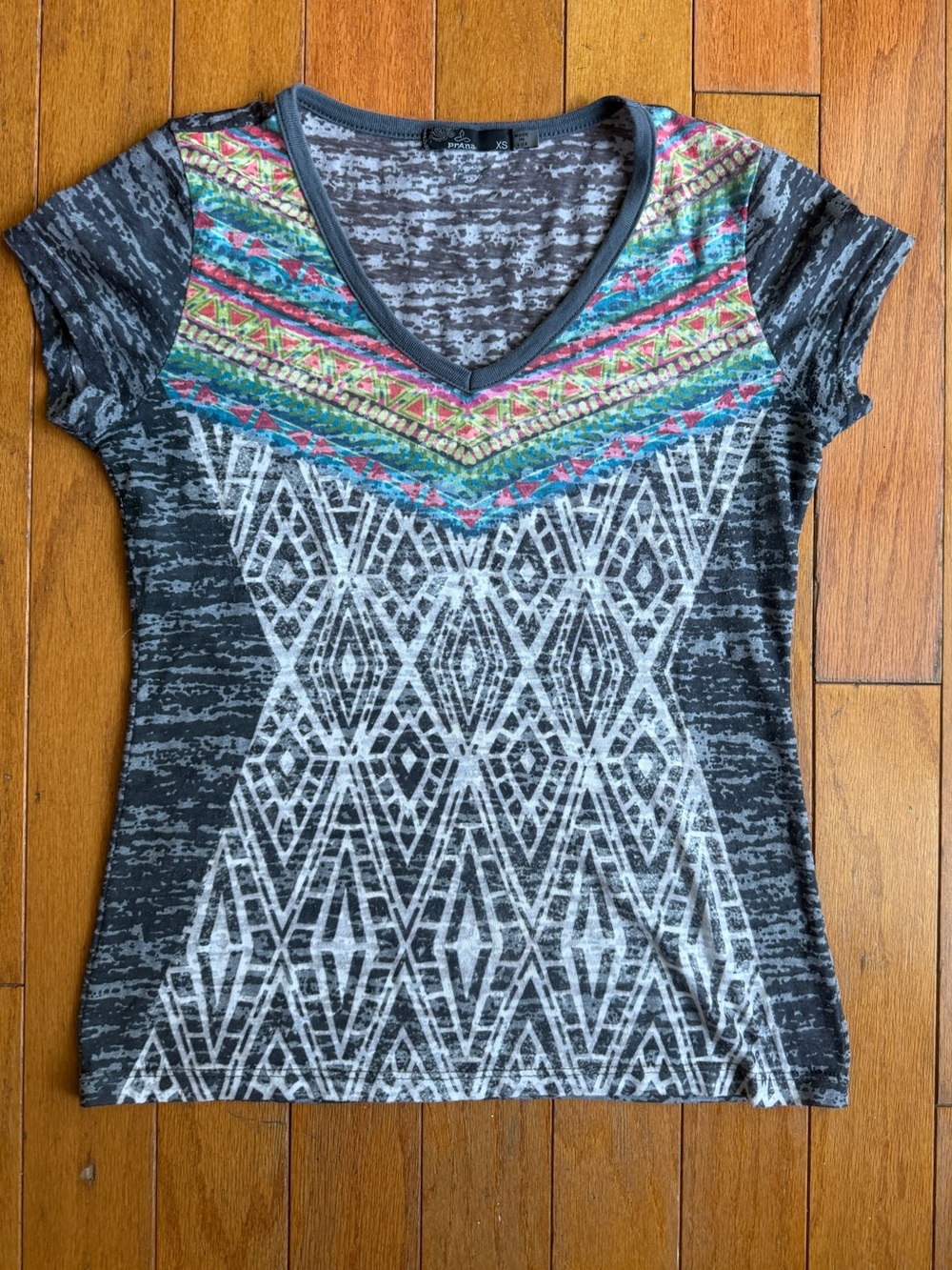 Prana Short Sleeve V Neck T Shirt Women’s Size XS Gray Mandala Sheer Top